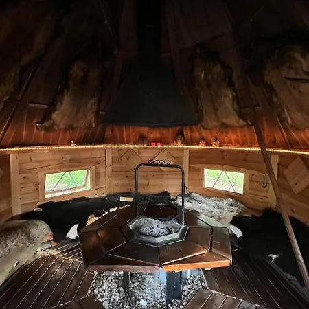 Semi-detached By The 아파트