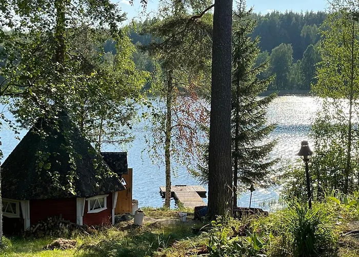 Semi-detached By The 公寓