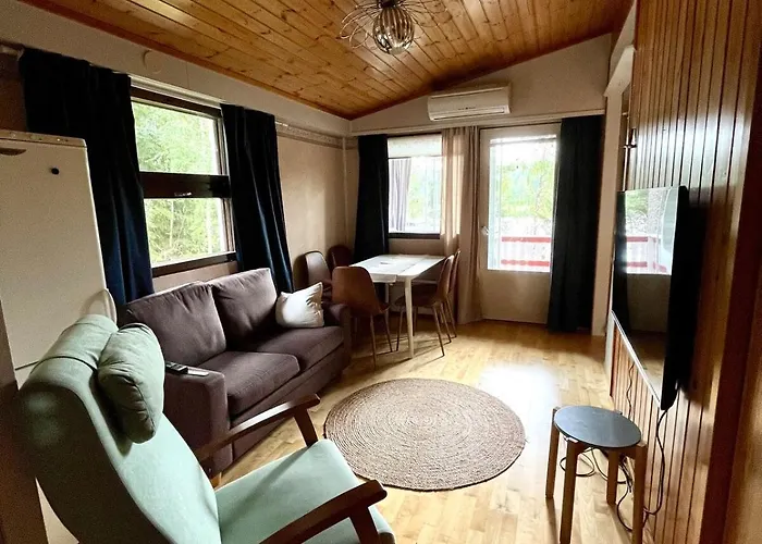 Semi-detached By The 公寓