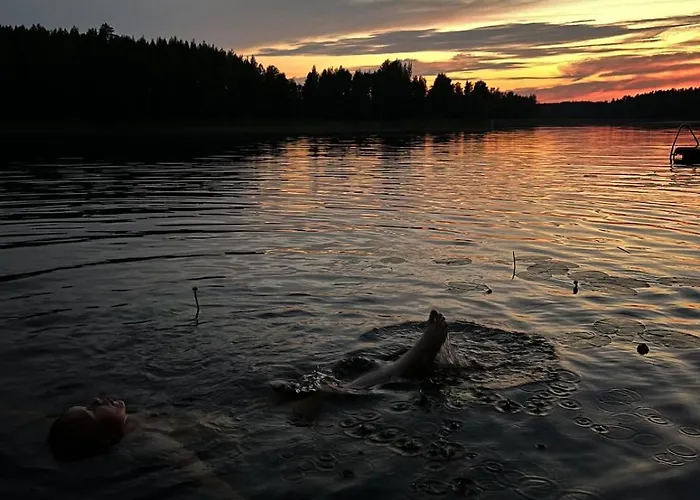 公寓 Semi-detached By The *