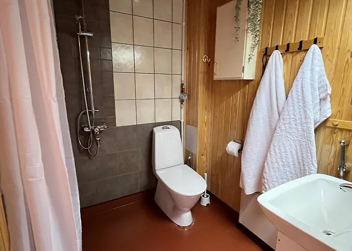 Semi-detached By The 公寓