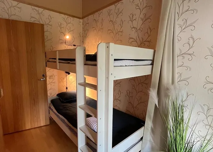 Semi-detached By The 公寓 *